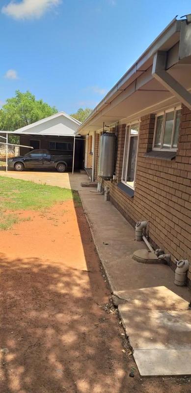 4 Bedroom Property for Sale in Pellissier Free State